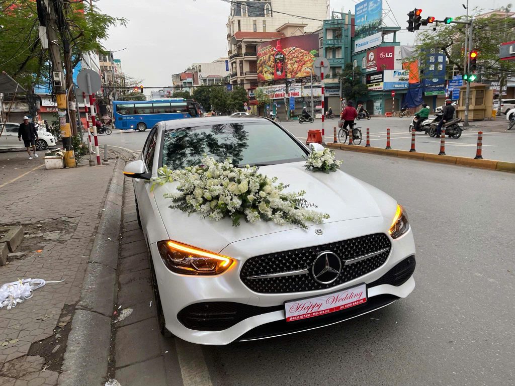 z6431686570163_0ba29e113a95d3ba92ad44f7b3ddea24-1024x768 - Xe Đưa Đón Phù Dâu, Phụ Rể & Đoàn Khách Ngày Cưới Tại Đà Nẵng - C'est La Vie